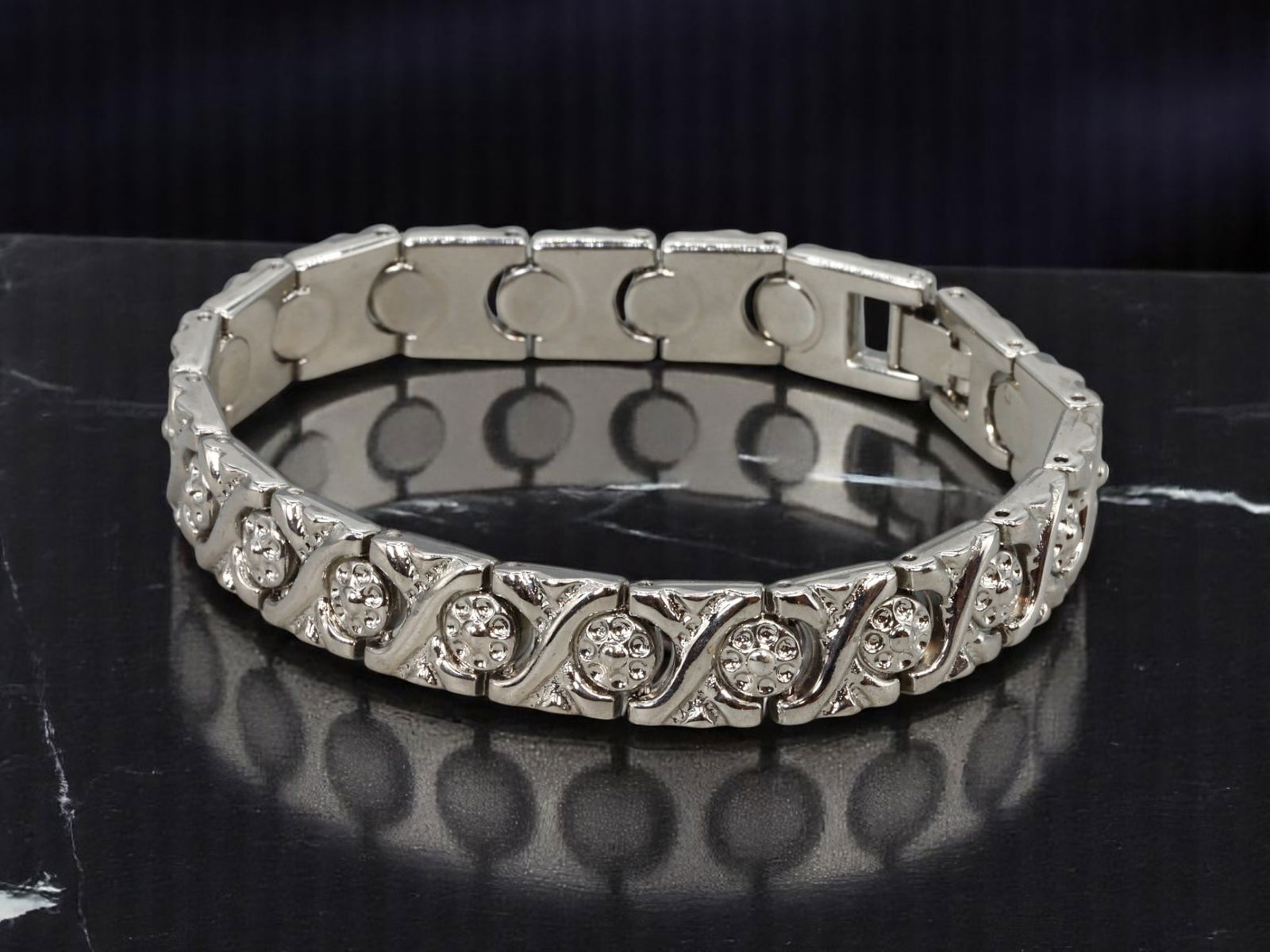 MID-CENTURY: Estate Link Bracelet - Silvertone Textured Panels with Brilliant-Cut Clear Stones, 20cm (1 of 2)