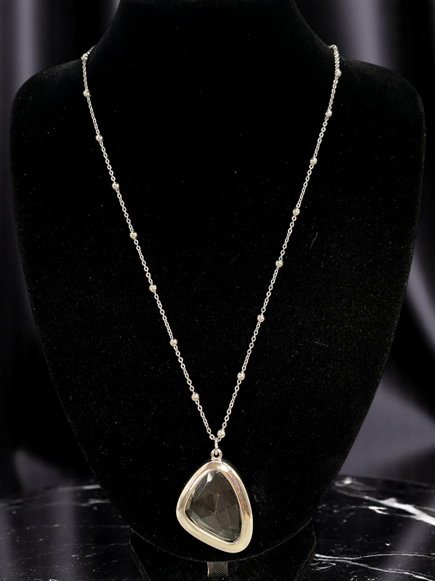 ARTISAN STYLE: Necklace - Faceted Crystal-Like Pendant, Silvertone Beaded Chain (72 cm) (1 of 2)