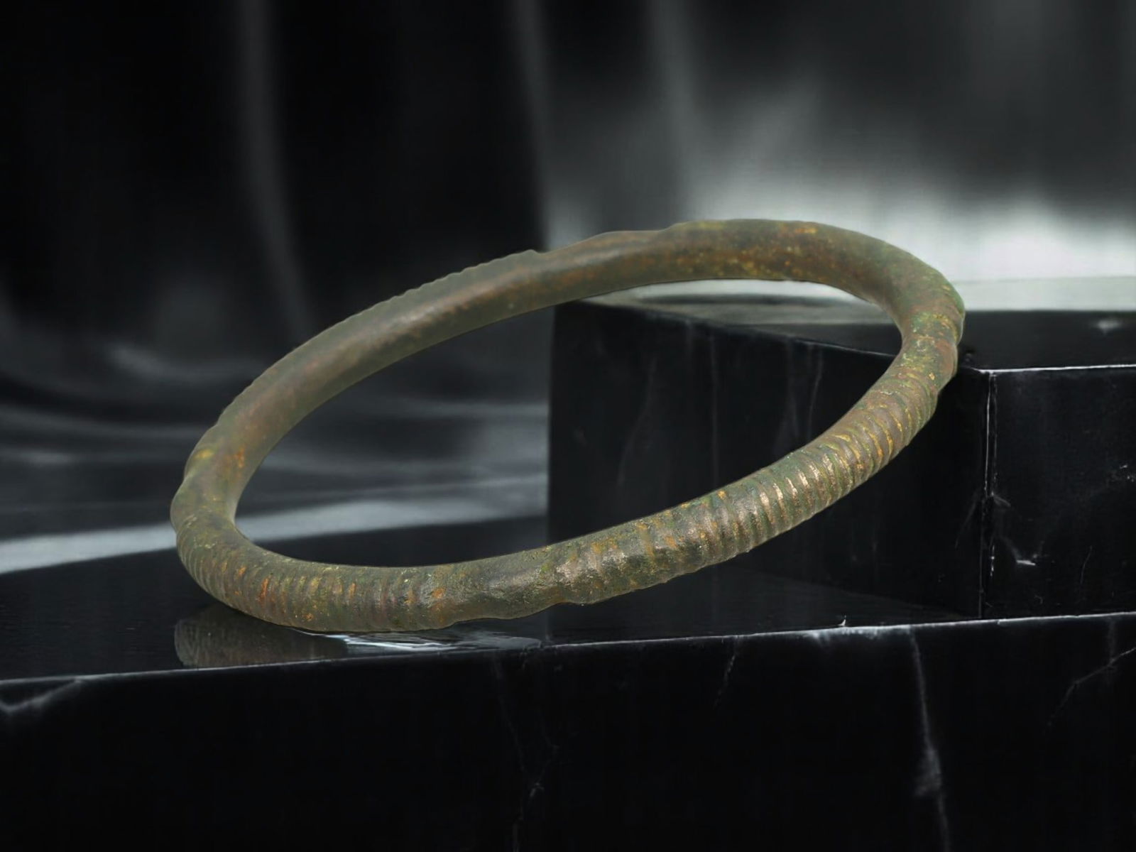 LATE ROMAN / EARLY BYZANTINE Ribbed Spiral Band Bronze Bracelet, 7 cm (1 of 2)
