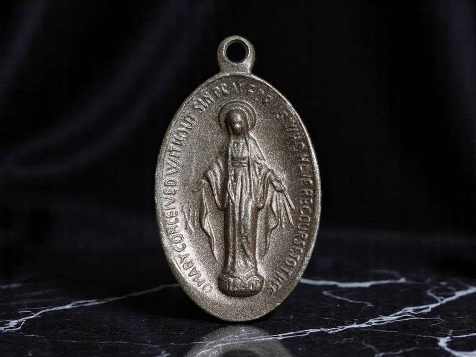ITALY: Marian Devotion - Immaculate Conception Miraculous Medal, ca. 1900, 23mm: Radiating with devotional fervor, this Italian-cast 23mm Miraculous Medal captures the essence of 19th-century Catholic piety. The front bears the Virgin Mary in serene orant posture, arms outstretche