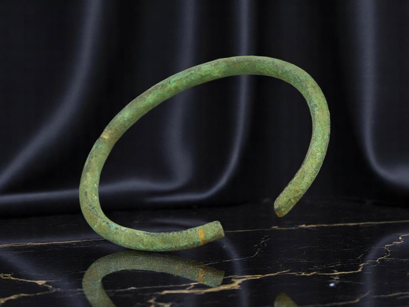 CELTIC BRONZE Ring Bracelet - Tapered End Form, 5.5 cm (1 of 1)