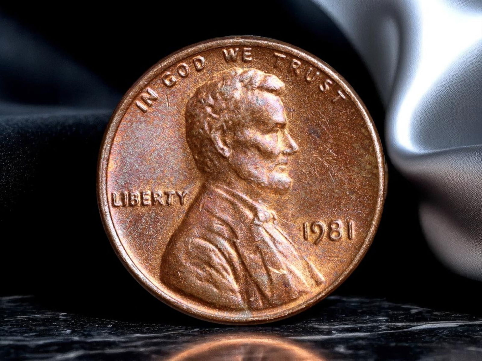UNITED STATES: Lincoln Memorial - Civic Ideals One Cent Coin, 1981, 19mm (1 of 2)