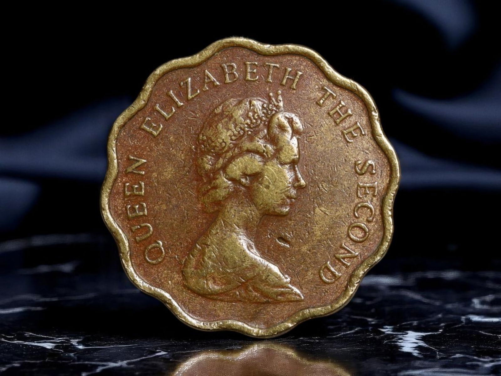 HONG KONG: Elizabeth II - Colonial Crowned Scallop 20 Cents Coin, 1976, 19mm (1 of 2)