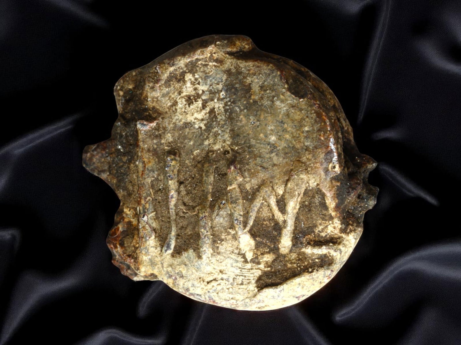 GERMANY: Trade Commodity Lead Seal with Bottle Motif, c.1890s, 18mm: A striking artifact from late 19th-century German commerce, this lead seal bears a clearly modeled bottle image-possibly representing a wine, spirits, or apothecary product-accompanied by the initials