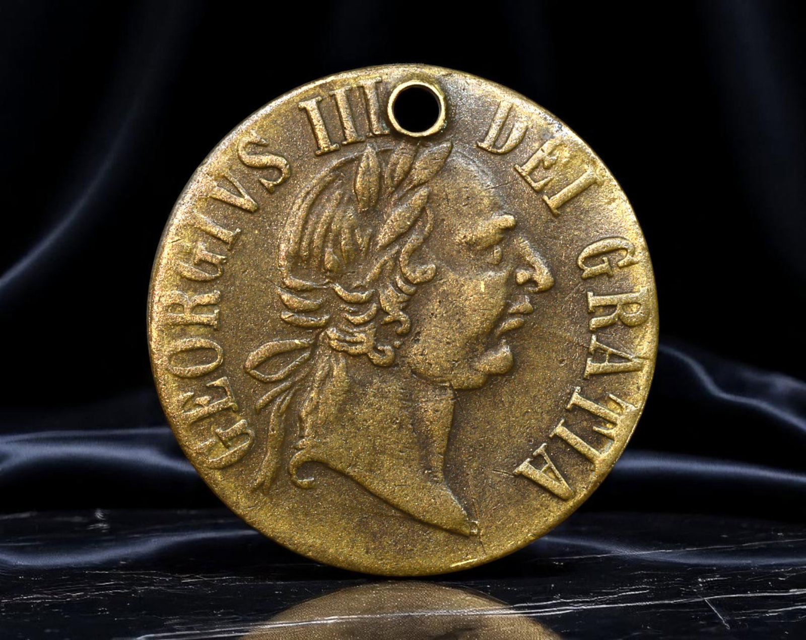 UNITED KINGDOM: George III - Loyalty & Crown Authority Brass Jeton, 1790, 25mm: Struck at the close of the 18th century, this evocative brass jeton reflects the monarchical pride and administrative symbolism of the reign of George III. The obverse features a right-facing laureate