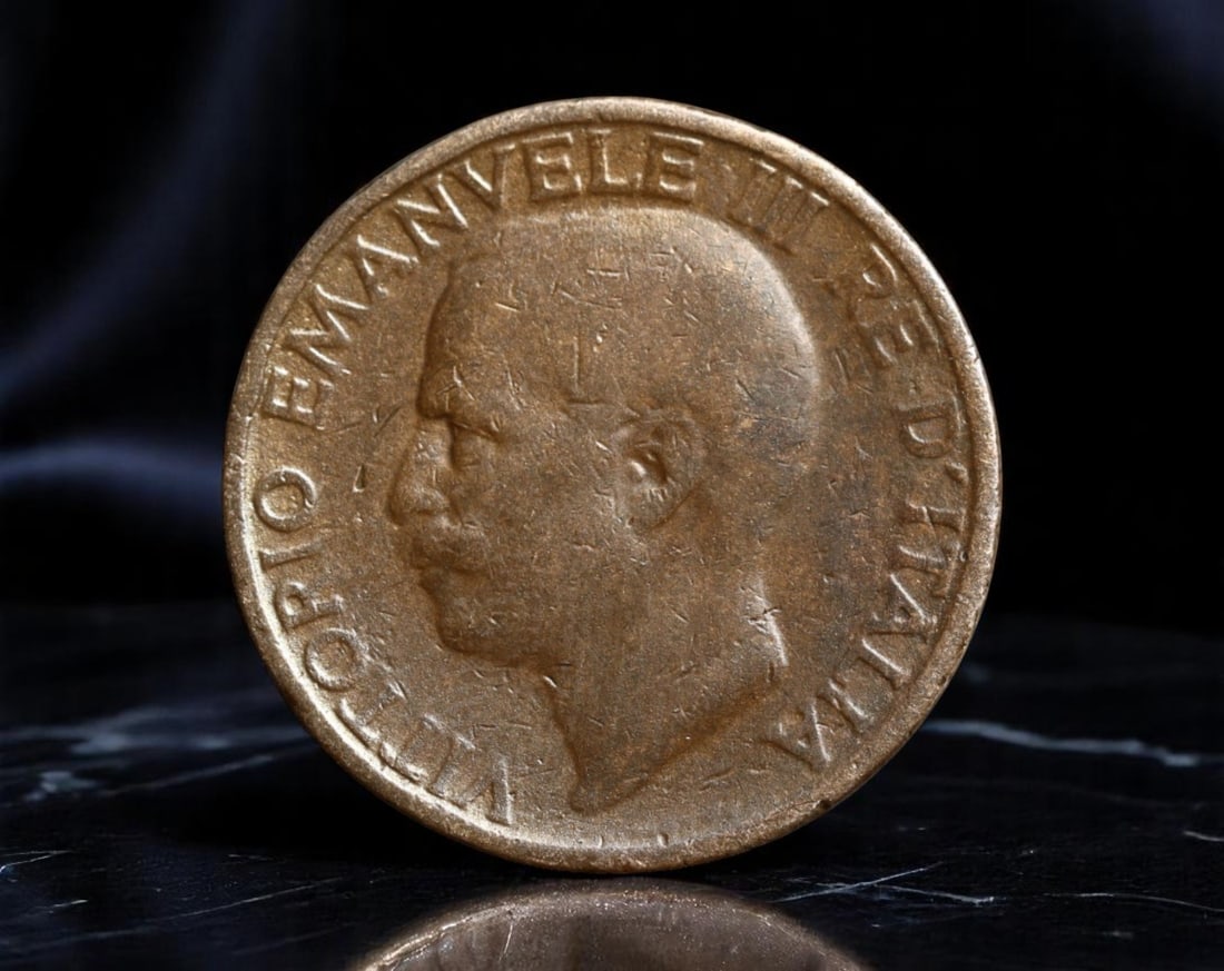 ITALY: Monarchy & Modernism - Victor Emmanuel III Liberty Olive 10 Centesimi Coin, 1921, 23mm (1 of 2)