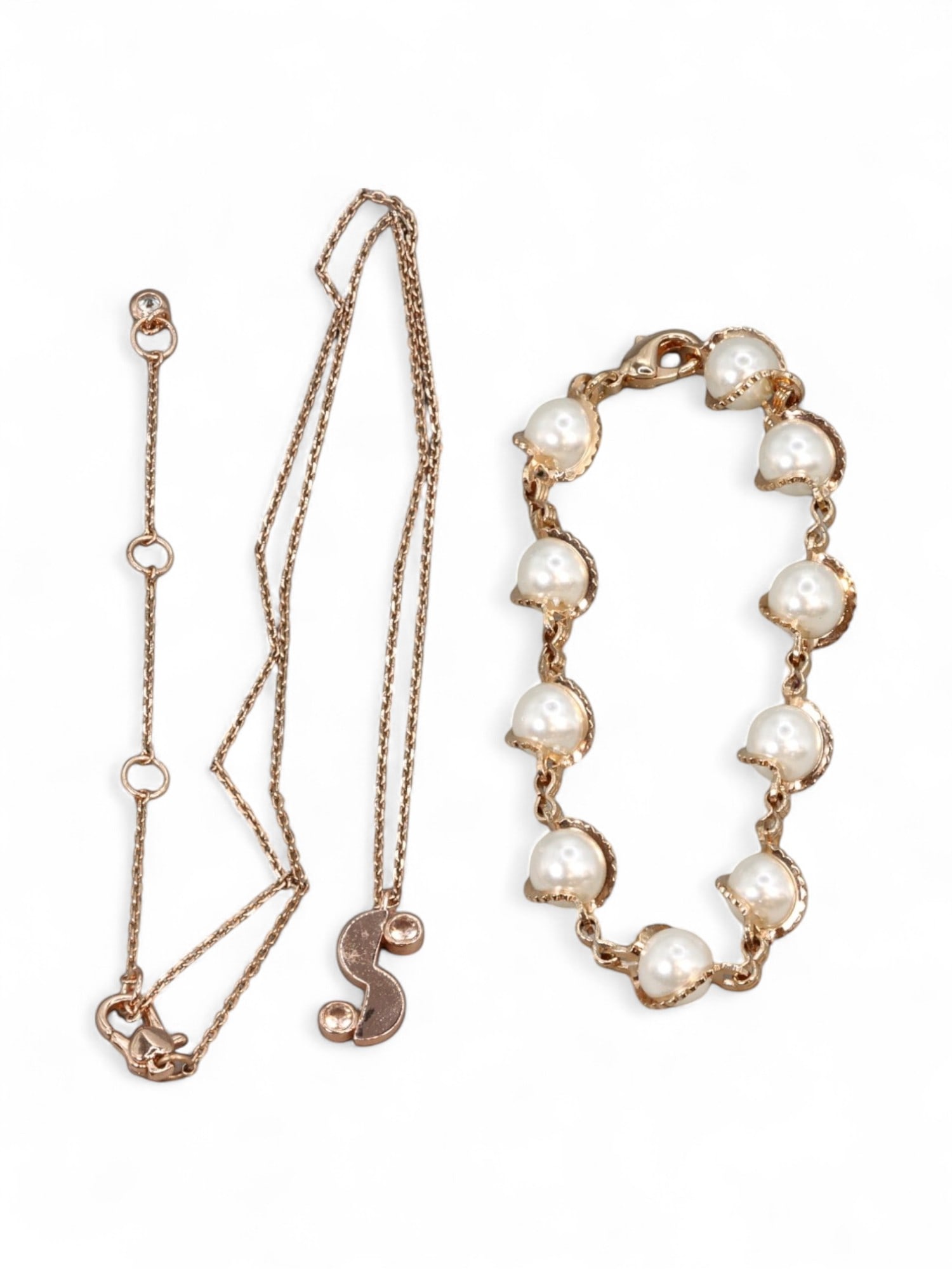 Pearl Accented Bracelet and Abstract Pendant Necklace Set, 18-48cm: This sophisticated set offers a striking contrast between classic and modern design. The bracelet captivates with luminous faux pearls nestled in sculptural gold-toned shells, exuding timeless grace. 