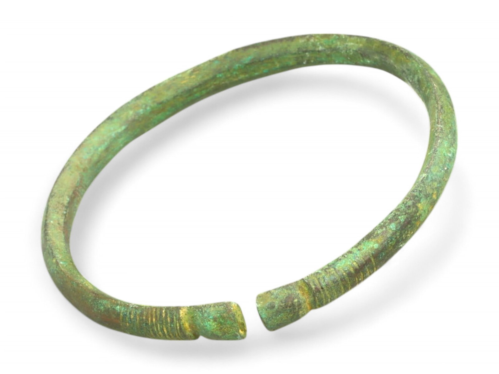 ROMAN Bronze Bracelet - Tapered Rod with Terminal Band Detailing, Open-Ended (5.7 cm): This Roman-era bracelet features a neatly tapered rod form terminating in short, squared ends, each adorned with finely incised concentric linework. The open cuff design and measured craftsmanship ali