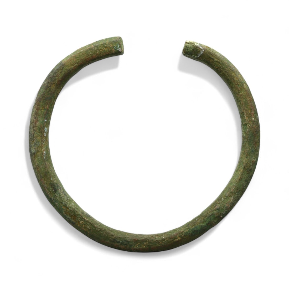 Ancient Roman Bronze Armillae Bracelet, c. 1st-3rd Century CE: This robust bronze bracelet is a quintessential example of Roman armillae, a form widely worn throughout the empire from the 1st to 3rd century CE. Measuring approximately 7 cm (2.76 inches) in diamet