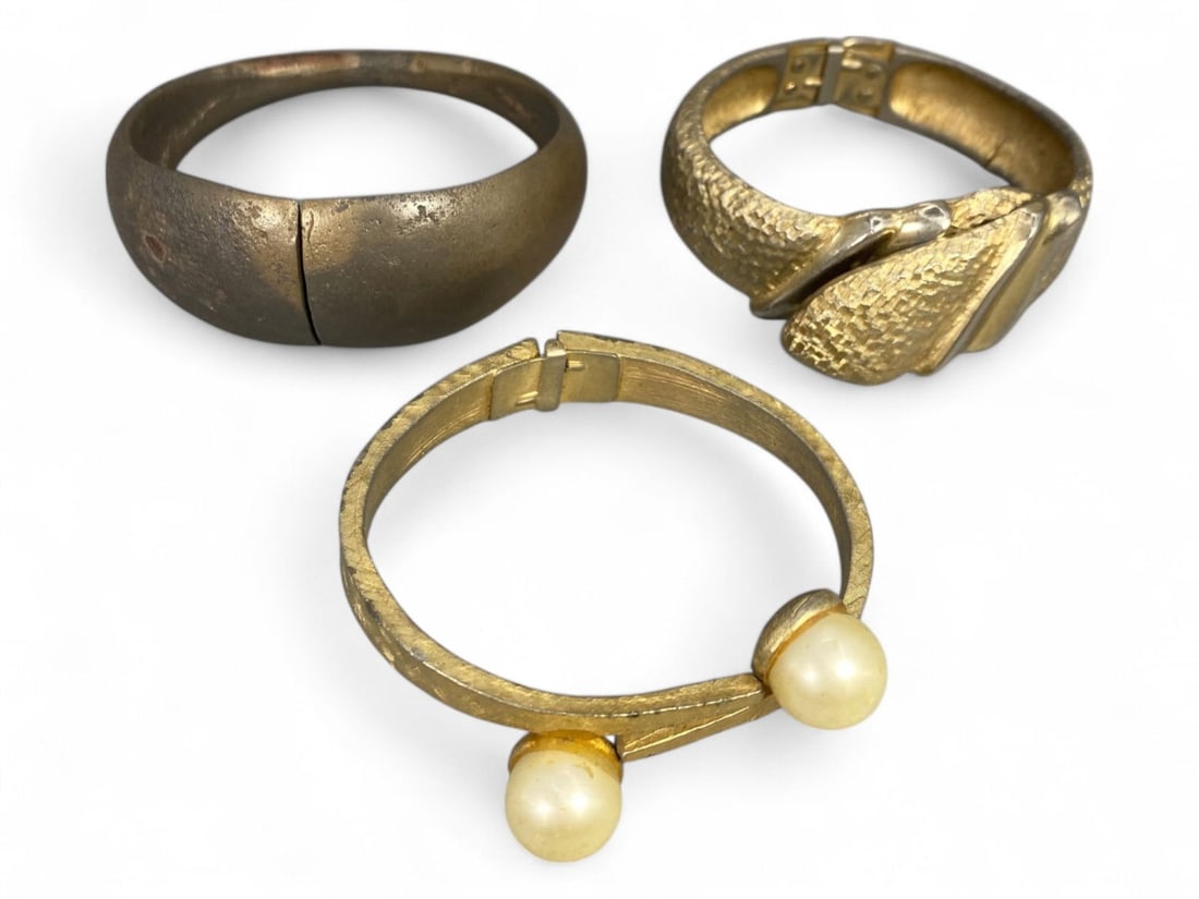 Timed Lot Auction - Vintage Hinged Bangle Collection in Gold Tone, 3 Pieces, Sold As Is: This lot includes 3 vintage gold-tone hinged bangles, each offering a bold, sculptural form and a distinctly mid-century character. Sold as a complete group and exactly as shown in the photographs, th