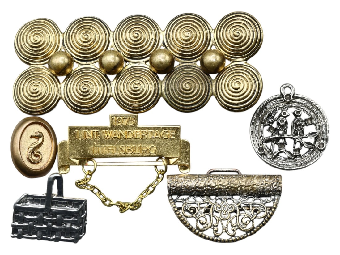 Timed Lot Auction - Estate Jewelry Collection in Assorted Styles, Sold As Is: Offered here is a captivating estate-sourced jewelry lot, filled with assorted pieces that span a broad range of styles, finishes, and forms. Each item in this grouping is sold exactly as shown in the