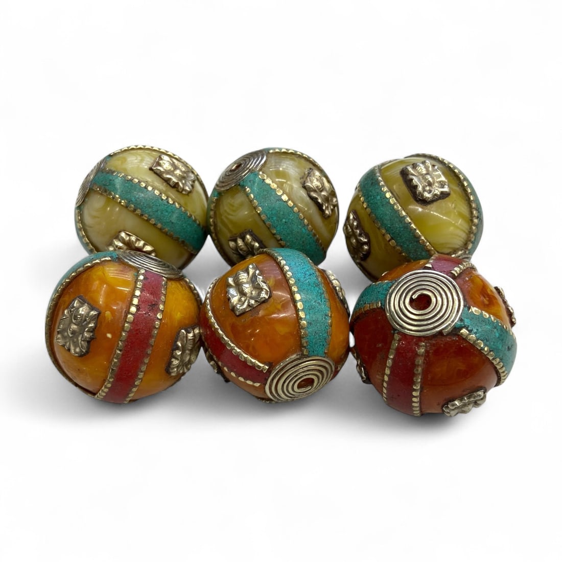 Antique Himalayan Buddhist Lion Motif Inlaid Resin Prayer Beads Set, c. 20th Century CE, 122g (1 of 2)