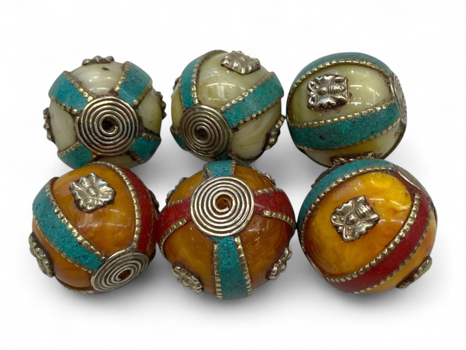 Antique Himalayan Buddhist Lion Motif Inlaid Resin Prayer Beads Set, c. 20th Century CE, 123g (1 of 3)