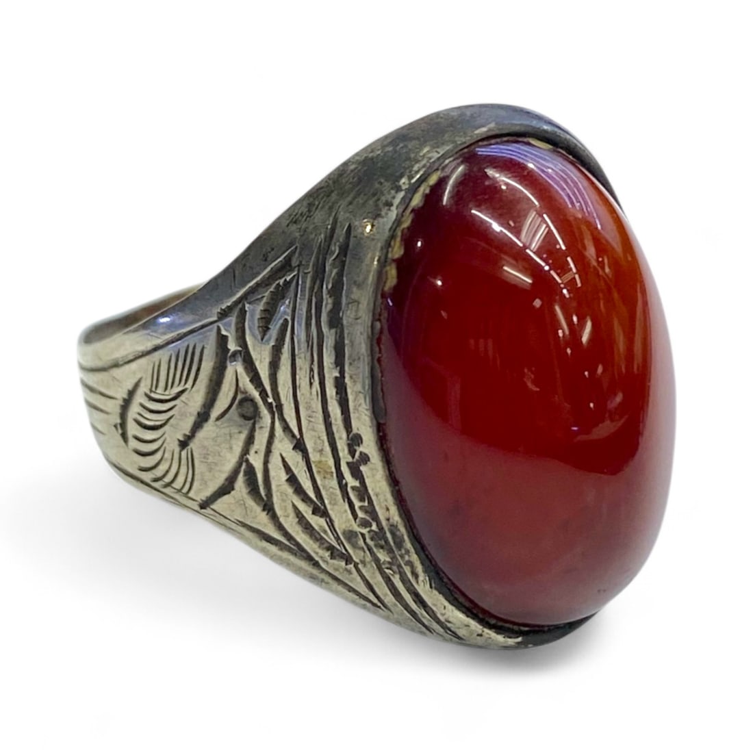 Vintage Art Deco-Inspired Silver Ring with Carnelian Cabochon and Engraved Motif, 4.9g (1 of 5)