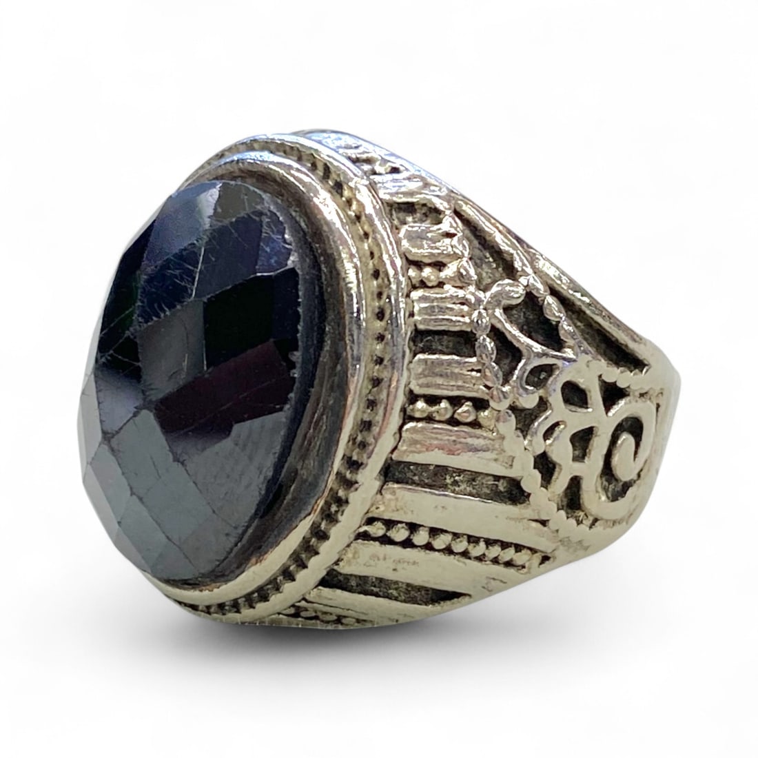 Vintage Mid-Century Silver Ring with Faceted Black Onyx and Filigree Scrollwork, 14.2g (1 of 5)