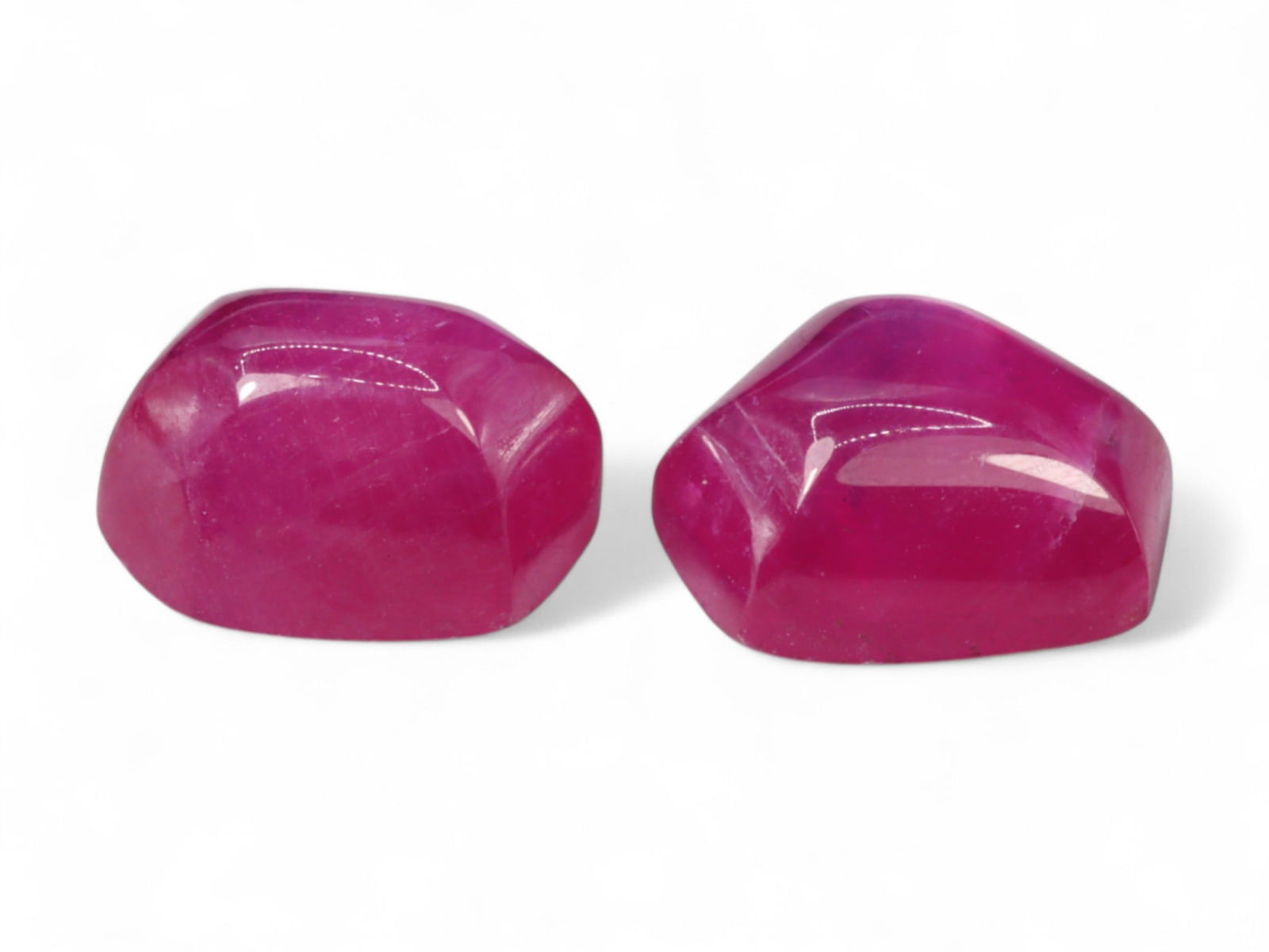 15.60 Carats Vivid Pinkish-Red Ruby Sugarloaf Pair - Natural Mozambique Stones (1 of 2)