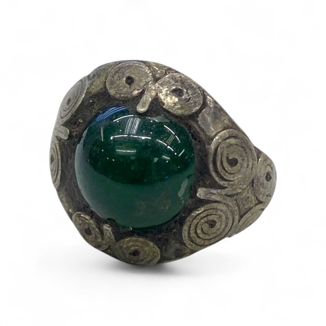 Antique Central Asian Spiral Motif Green Agate Bronze Ring, c. Early 20th Century, 8g, US 8.5 (1 of 4)