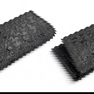 Black Crocodile Leather Bi-Fold Wallet with Classic Scale Pattern - 63.6g: This sleek bi-fold wallet showcases the natural elegance of genuine crocodile leather, featuring a distinctive scale pattern that exudes strength and sophistication. The surface texture offers a luxur