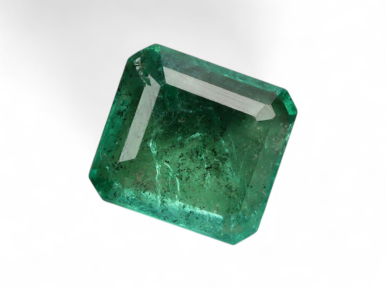 1.22 Carats Vivid Green Emerald - Natural Zambian Stone: This striking emerald displays a lively and saturated green, characteristic of Zambia's most coveted production. The stone's vivid hue is complemented by a fine balance of transparency and natural inc