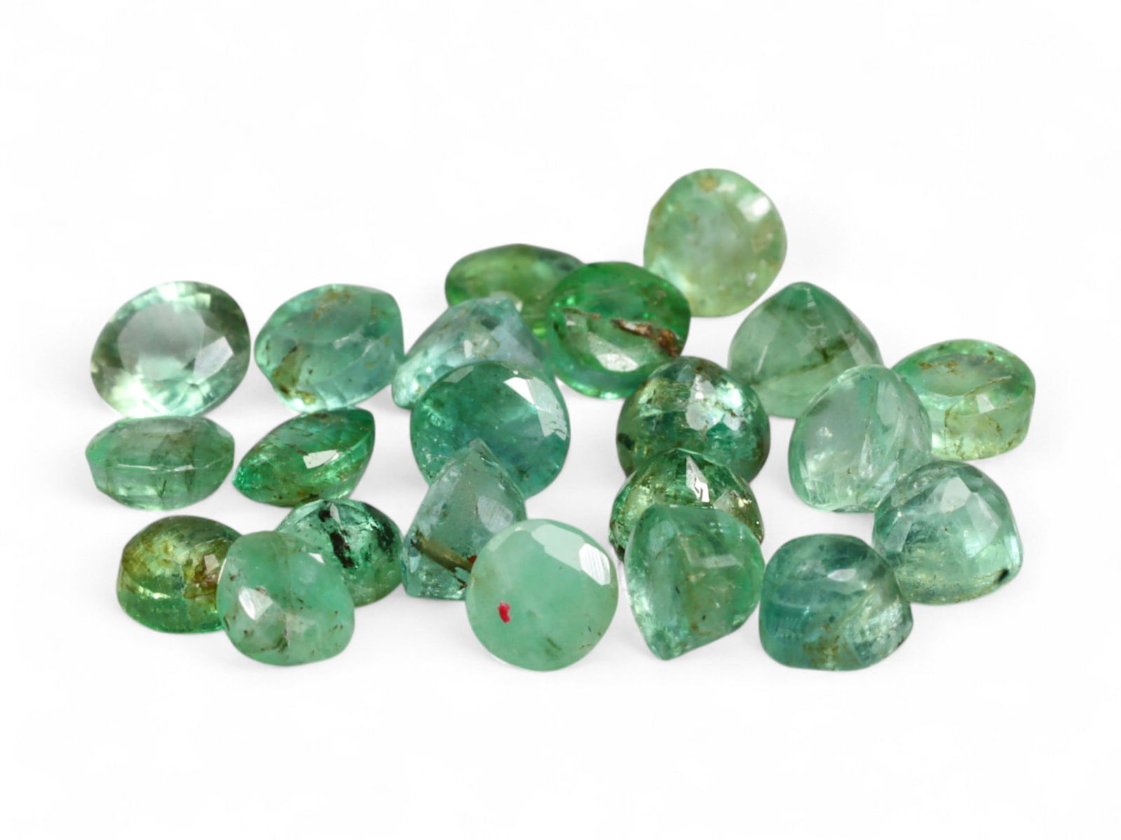 5.07 Carats Green Emerald Round Lot - Natural Zambian Stones: This parcel of round-cut Zambian emeralds displays a harmonious mix of medium to deep green tones, some with the bluish undertone for which the region is renowned. The gems feature a lively translucen