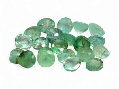4.60 Carats Green Emerald Round Lot - Natural Zambian Stones: This parcel of round-cut Zambian emeralds displays a harmonious mix of medium to deep green tones, some with the bluish undertone for which the region is renowned. The gems feature a lively translucen