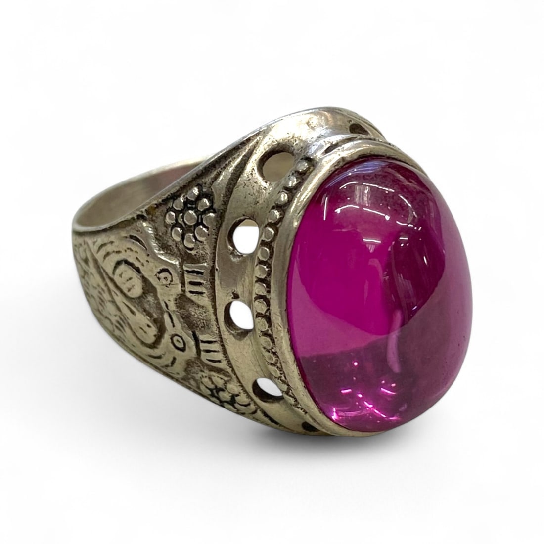 Antique Central Asian Floral Engraved Silver Ring with Magenta Glass Cabochon, Mid 20th Century, 11g: This striking antique silver ring from Central Asia, dating to the mid 20th century, blends traditional decorative artistry with bold, eye-catching color. Crafted in 90% pure silver, the piece showcas