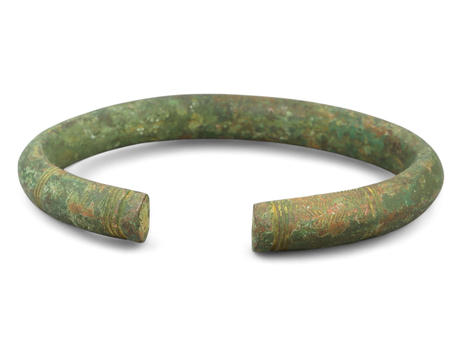 Ancient Celtic Simple Cuff Bronze Bracelet with Incised Terminals, c. 4th-2nd Century BCE, 153g (1 of 2)