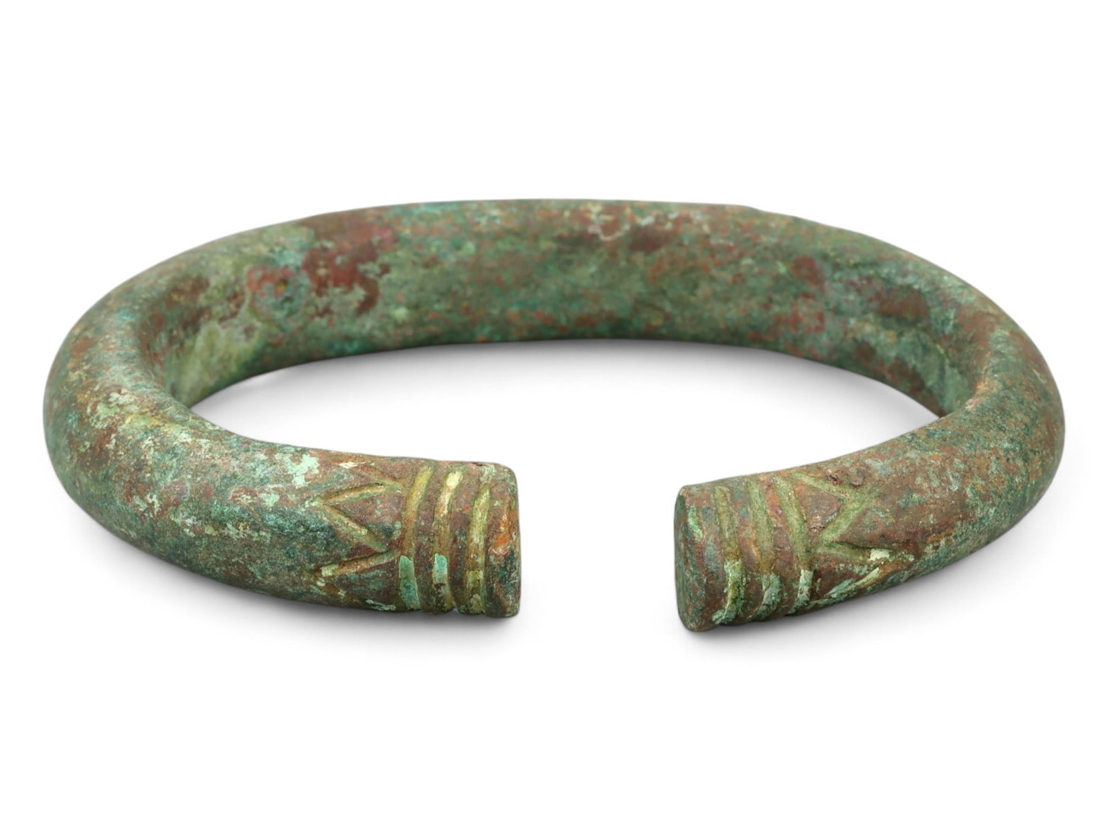 Ancient Celtic Trumpet Terminal Bronze Cuff Bracelet, c. 5th-3rd Century BCE, 104g: This commanding bronze cuff bracelet, weighing 104 grams (3.67 oz) and measuring 7.5 cm (2.95 inches) in diameter, originates from the rich artistic traditions of the Continental Celtic peoples, likel
