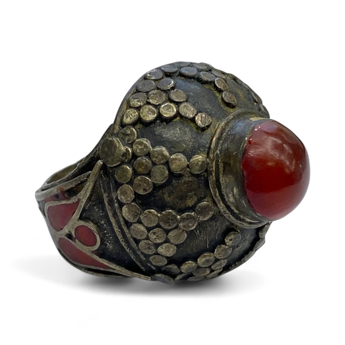 Antique Turkoman High Dome Granulated Carnelian Silver Ring, c. 19th Century - 9g: Striking and architectural in form, this antique silver ring from the 19th-century Turkoman tribal regions of Central Asia commands attention with its high-domed silhouette, granulated patterns, and b