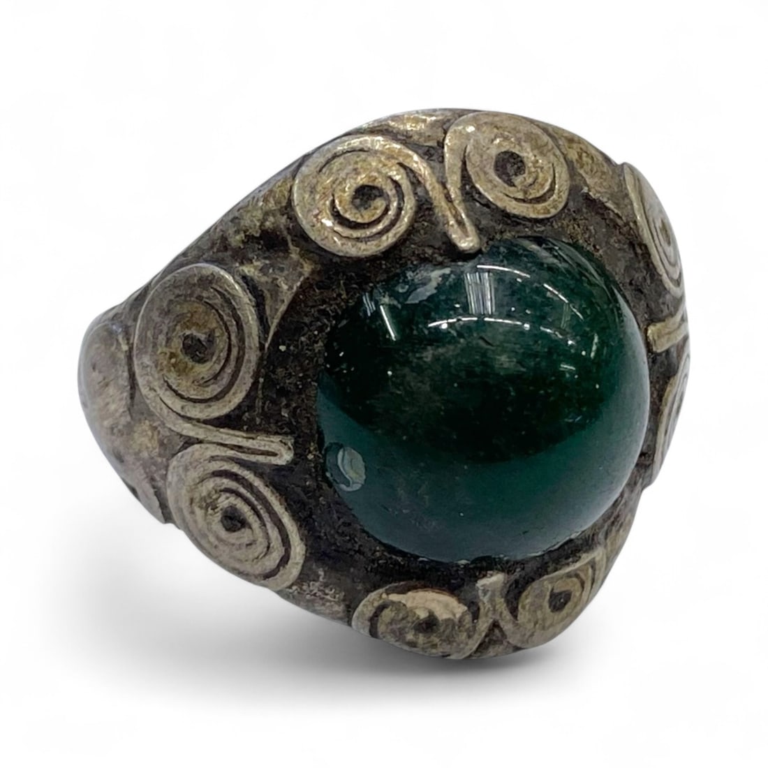Antique Himalayan Spiral Motif Green Agate Silver Ring, c. 19th-20th Century - 8g (1 of 3)