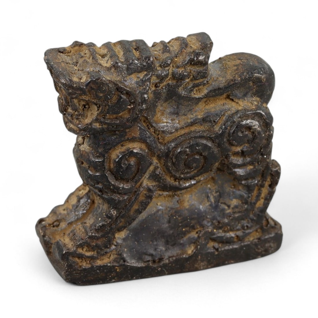 Vintage Thai Singha Guardian Beast Amulet in Cast Resin, c. Mid-20th Century, 8.7g: This lightweight yet striking Thai amulet depicts the revered Singha-a mythological lion guardian embodying power, protection, and spiritual vigilance in Thai culture. Measuring approximately 3.2 cm (