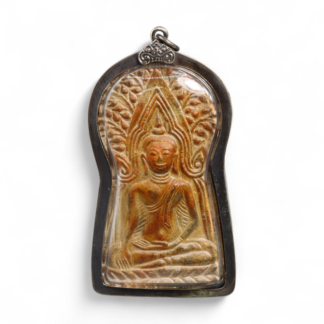 Vintage Thai Enlightened Buddha Under Bodhi Tree Amulet in Curved Alloy Case, Mid-20th Century, 47g: This refined Thai amulet depicts the Buddha in serene meditation beneath the sacred Bodhi tree, rendered in pressed sacred clay and enclosed in an elegant, hourglass-curved alloy case. Measuring appro
