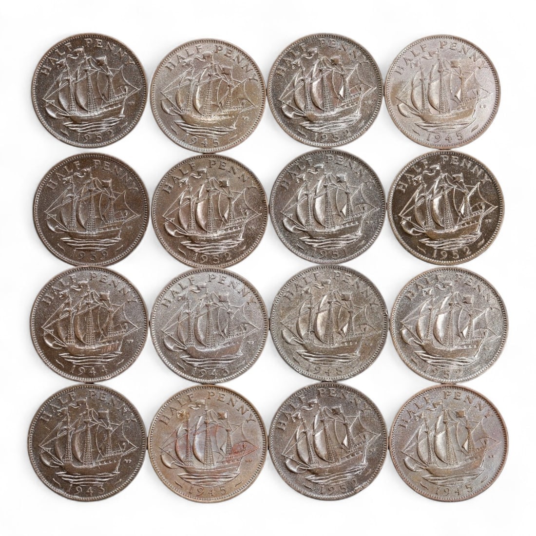 UNITED KINGDOM: Britannia at Sea - George VI Half Penny Coin Lot, 1945-1953, 16 Coins, 90g (1 of 2)