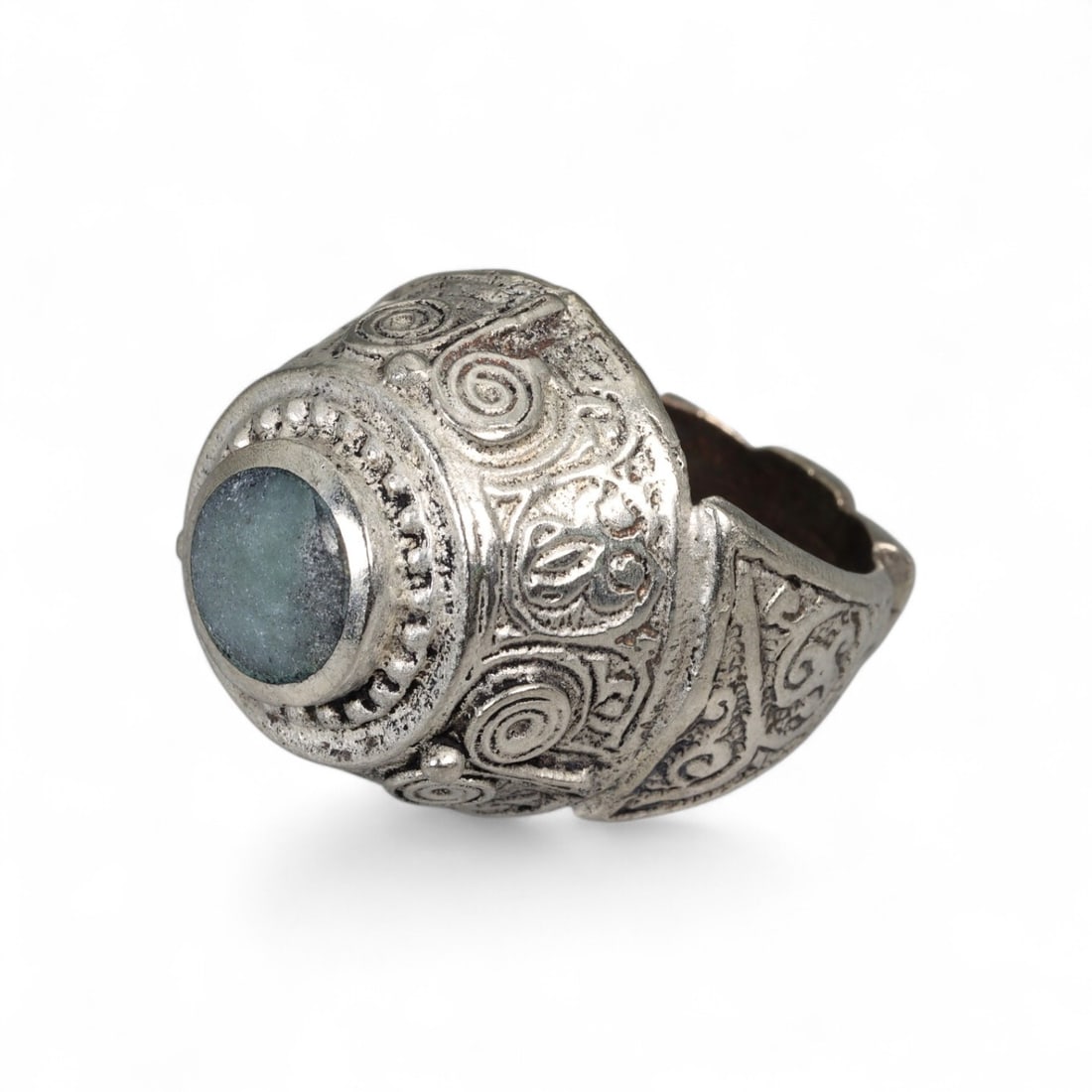 Antique Islamic Ornate Bezel Silver Alloy Tribal Ring, c. 19th Century, US 8.5, 12g: This striking antique silver alloy ring embodies the opulent craftsmanship of Islamic silversmithing from the 19th century, likely originating from Central or South Asia under Persian Qajar or Afghan