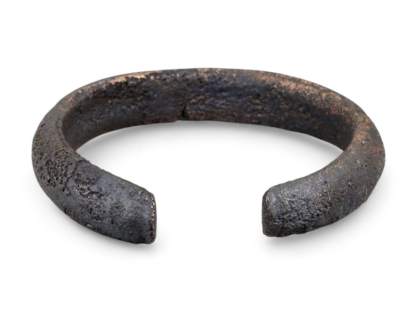 Ancient Celtic Spiral Form Bronze Bracelet, c. 5th-1st Century BCE, 84g (1 of 2)