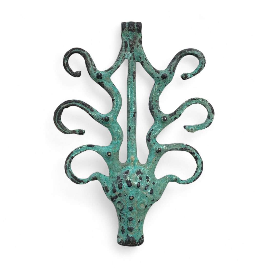 Ancient Scythian Serpent-Head Bronze Locket Pendant, c. 5th-3rd Century BCE, 77g: This striking bronze locket pendant, dating to the 5th-3rd century BCE, exemplifies the bold and symbolic artistry of the Scythian nomadic cultures of the Eurasian steppes. Measuring approximately 4.7