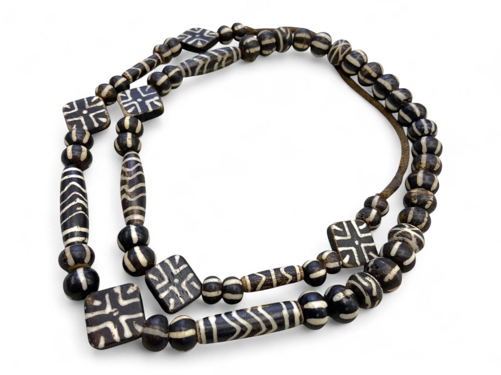 Antique Pumtek Etched Fossilized Palm Wood Bead Necklace, c. 18th-19th Century, 129g: This striking antique necklace is composed of traditional Pumtek beads, intricately etched from fossilized palm wood and strung in a beautifully graduated arrangement. Originating from the Chin and Py
