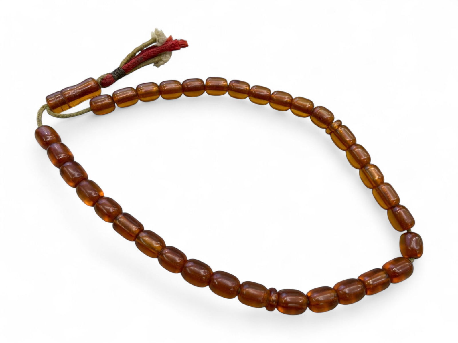 Vintage Himalayan Amber Bead Necklace, 20th Century, 50g: This vintage Himalayan necklace is strung with warm amber beads, polished into smooth oval shapes that reveal a natural translucence under the light. The golden-brown tones radiate warmth and carry th