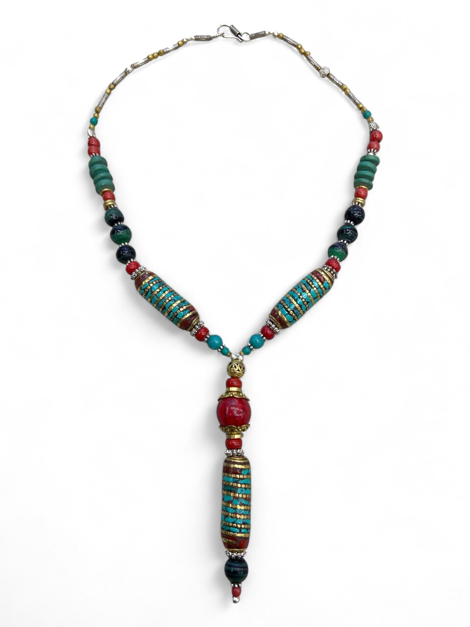 Vintage Himalayan Tribal Turquoise Coral Inlay Barrel Bead Necklace, 20th Century, 65g: This vintage Himalayan necklace showcases the artistry of inlaid beadwork, centered around elongated barrel-shaped beads meticulously inlaid with turquoise and coral, framed by brass banding. The desi