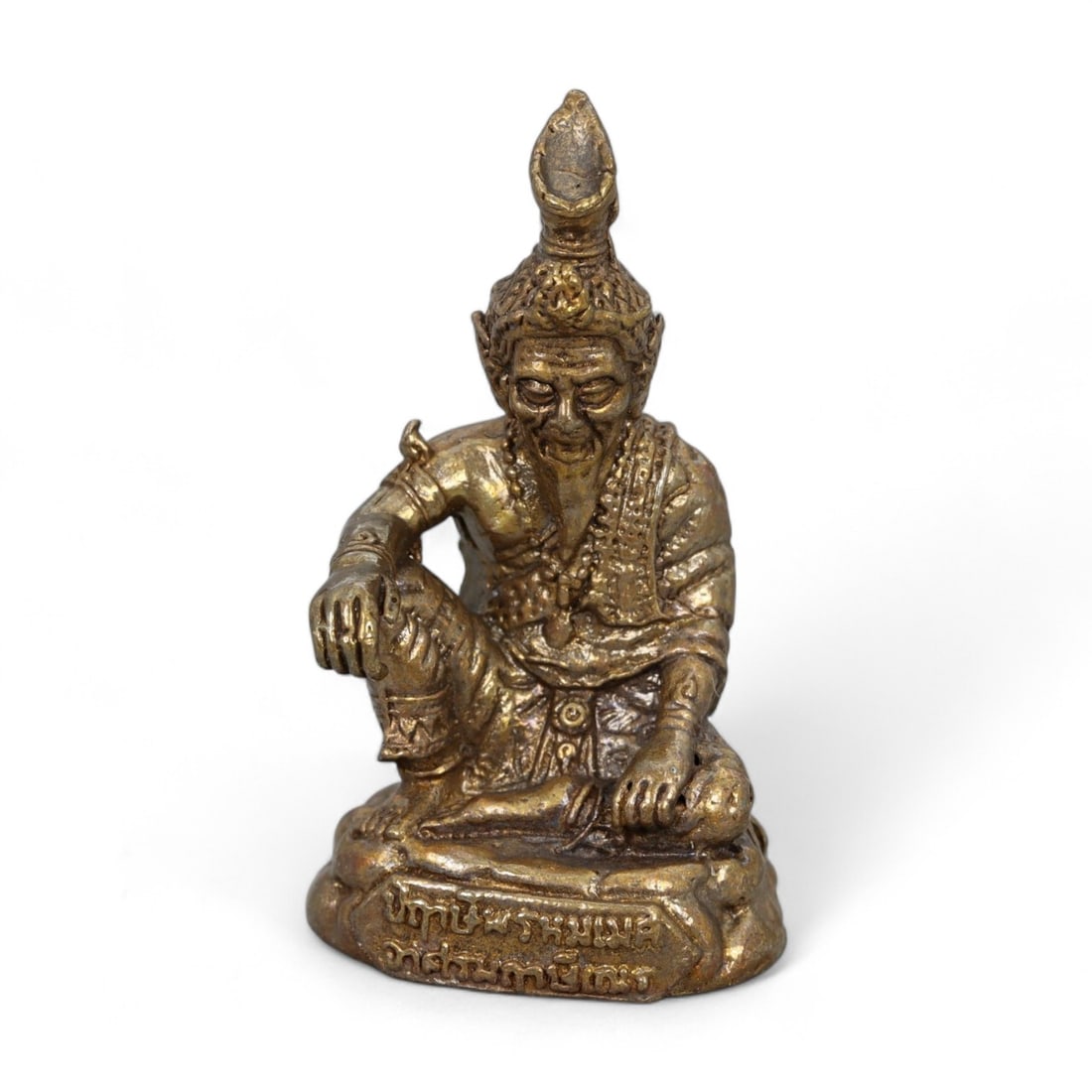 Antique Thai Phra Phirun Ruesi Hermit Sage Bronze Amulet, c. 19th-20th Century CE, 22g: This striking bronze amulet depicts a Ruesi (hermit sage), a mystical figure deeply rooted in Thai spiritual tradition, often revered as a teacher of magic, medicine, and meditation. Cast during the R