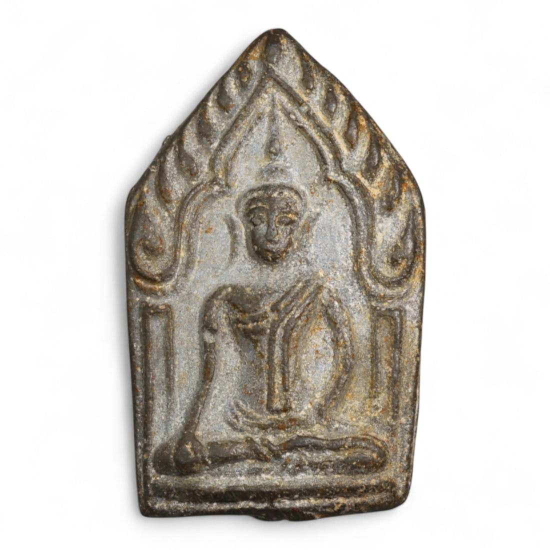Antique Thai Rattanakosin Flame-Arch Seated Buddha Cast Metal Amulet, c. Mid-20th Century, 25g: This striking Thai amulet depicts the Buddha seated in serene meditation, enclosed within a pointed flame-like arch, evoking the sacred aura of enlightenment. Measuring 5 cm tall and weighing 25 grams