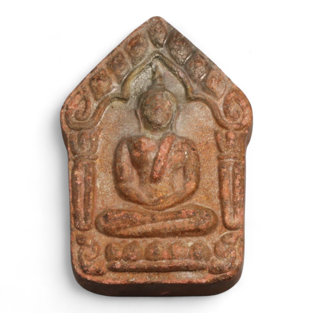 Vintage Thai Temple-Arch Clay Buddha Amulet in Reddish Terracotta, c. 20th Century - 11g: This vintage Thai clay amulet showcases the Buddha seated in serene meditation within an ornate temple-arch frame, rendered in a warm reddish terracotta hue. Likely created in the mid-20th century, th
