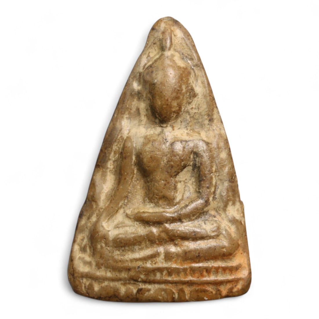 Vintage Thai Phra Phong-Style Clay Buddha Amulet, c. 20th Century - 4g: This vintage Thai amulet presents the Buddha in a classical seated posture, rendered in the triangular Phra Phong style-a design deeply rooted in traditional Thai Buddhist imagery. Likely crafted duri