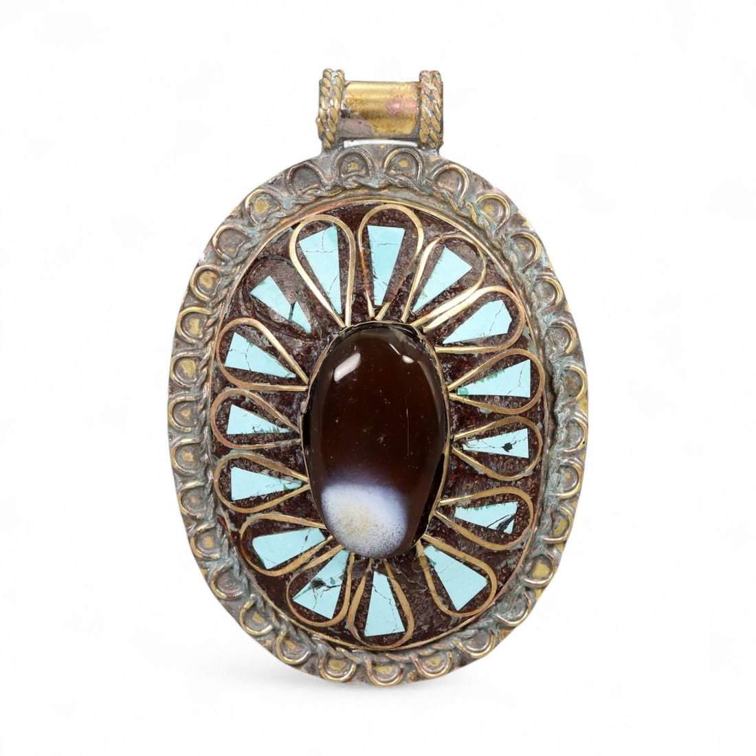 Vintage Himalayan Oval Agate Turquoise Sunburst Pendant, 20th Century, 7.5cm: This striking Himalayan pendant, crafted in the 20th century, features an oval form centered by a polished agate cabochon with a natural white inclusion, evoking a sense of depth and mysticism. Radiat