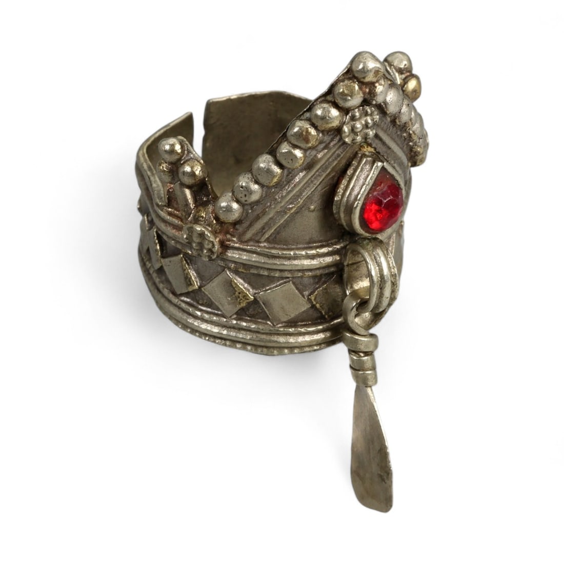 Antique Central Asian Ornamental Silver Ring with Red Glass Inlay, c. 19th-20th Century 10g: This unusual antique silver ring, dating from the 19th-20th century, reflects the vibrant creativity of Central Asian jewelry. Its wide openwork band is adorned with raised beaded granulation, diamond