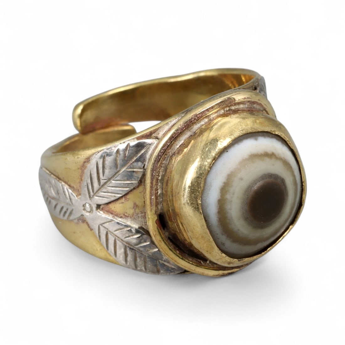 Vintage Himalayan Luk Mik Goat Eye Dzi Silver Gilt Ring, 20th Century: This powerful Himalayan ring, crafted in the 20th century, is set with a Luk Mik "Goat Eye" dzi stone cabochon in a wide silver gilt band with silver decorative accents. The dzi stone displays its cha