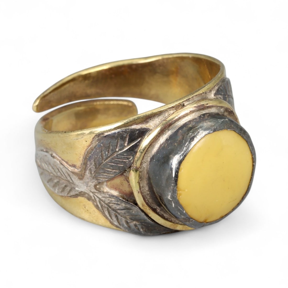 Vintage Himalayan Amber Cabochon Silver Gilt Ring, 20th Century: This bold Himalayan ring, crafted in the 20th century, is centered with a warm amber cabochon, its honey-golden hue glowing with natural inclusions and soft translucence. Set within a silver bezel and