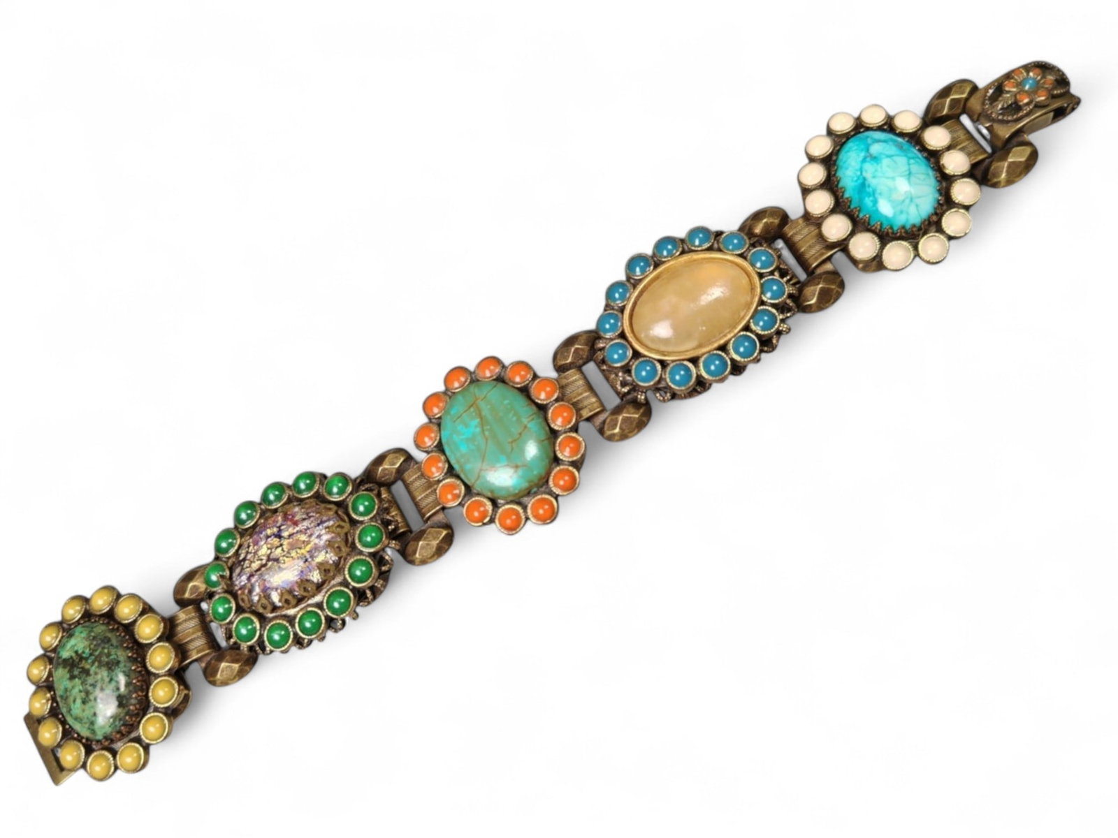 Vintage Fashion Bracelet 18cm, Mid-Late 20th Century: A charming vintage fashion bracelet reflecting the elegance and creativity of mid-20th century costume jewelry design. Crafted from mixed materials such as brass, glass, and plated metal alloys, this 