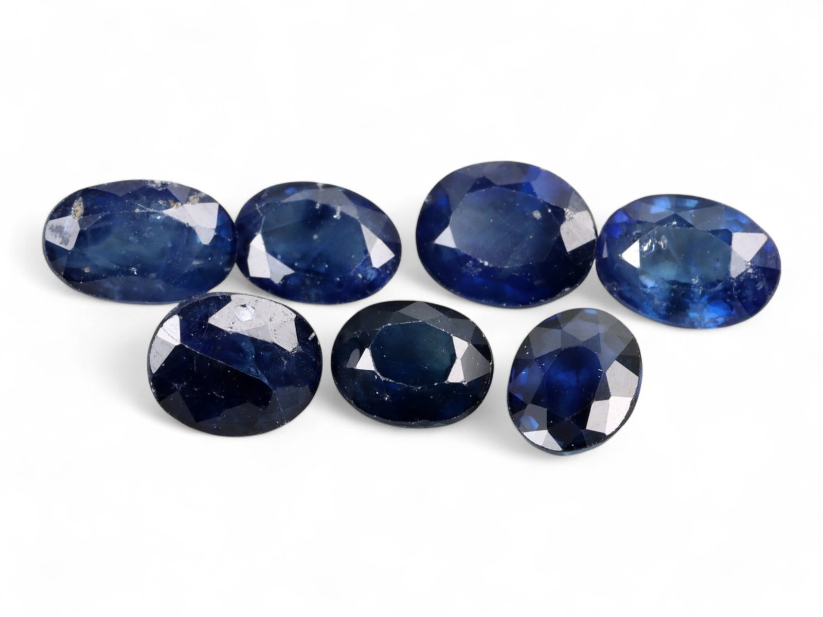3.78 Carats Royal Blue Sapphire Oval Lot - Natural Ceylon Stones: This captivating lot of oval-cut sapphires exhibits a deep royal blue color, rich and even, with flashes of lighter brilliance across the facets. Each stone, measuring approximately 5.2x4.3x3.3mm, is 