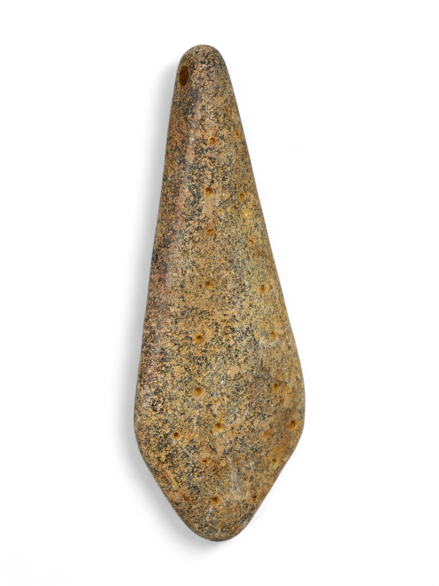 Ancient Indus Valley Steatite Concentric Circle Amulet Pendant, c. 2500-2000 BCE, 5cm, 10g: This amulet pendant, carved from dark steatite, originates from the Indus Valley Civilization, c. 2500-2000 BCE. Its elongated, kite-shaped body is engraved with a series of concentric circles, a hall
